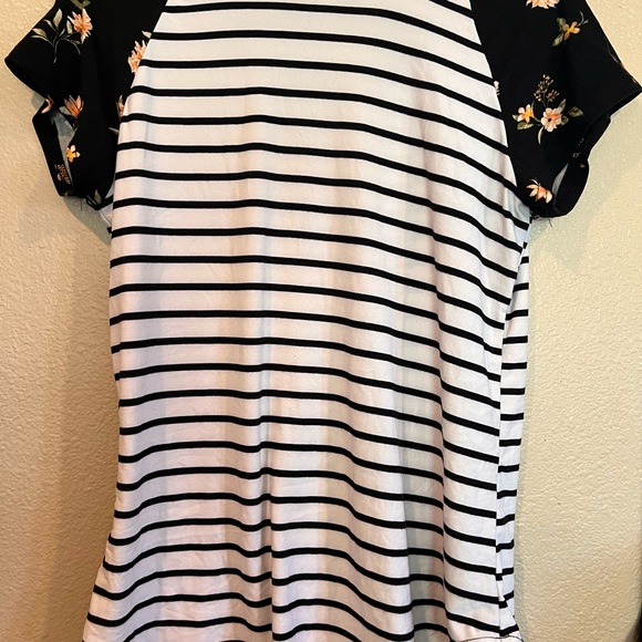 Short sleeve top - Picture 4 of 4